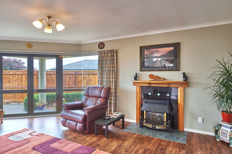 Photo of property in 40 Royal Oak Drive, Kelvin Grove, Palmerston North, 4414