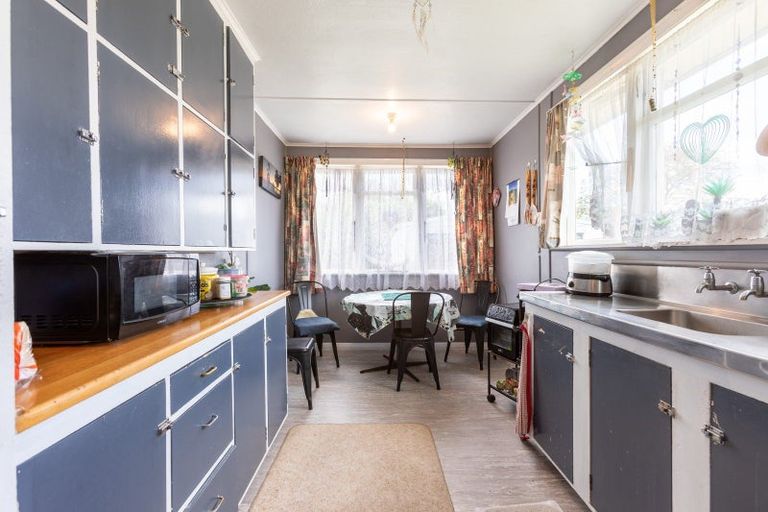 Photo of property in 1 Robertshawe Crescent, Dannevirke, 4930