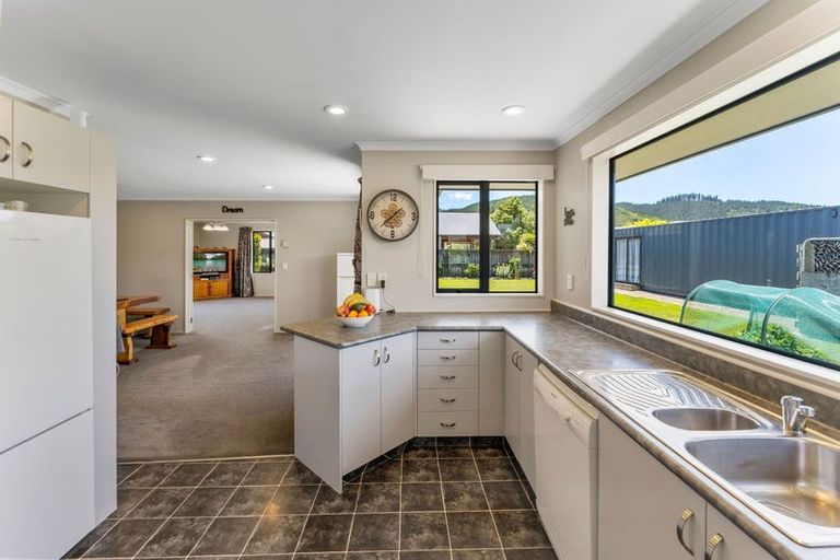 Photo of property in 2 Mayer Crescent, Wakefield, 7025