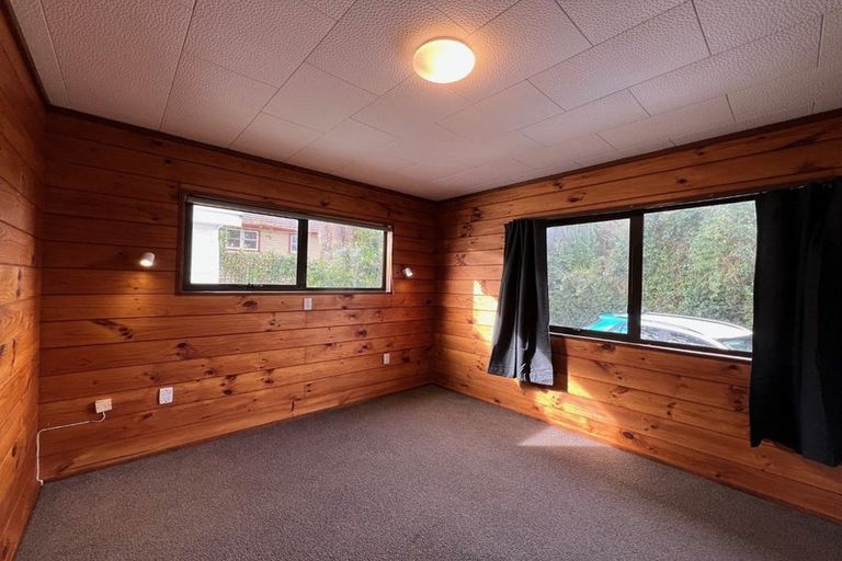 Photo of property in 1/286 Wairau Road, Glenfield, Auckland, 0629