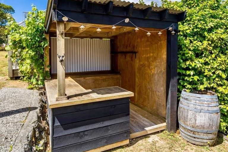 Photo of property in 34 Ranui Terrace, Tawa, Wellington, 5028