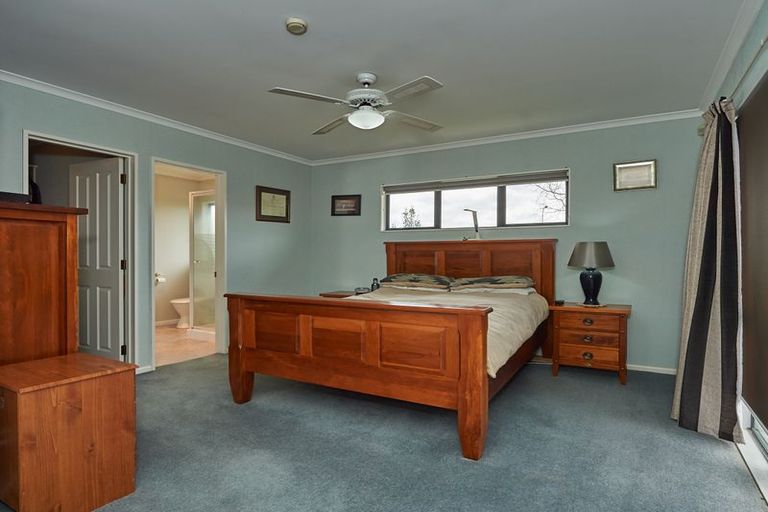 Photo of property in 40 Royal Oak Drive, Kelvin Grove, Palmerston North, 4414