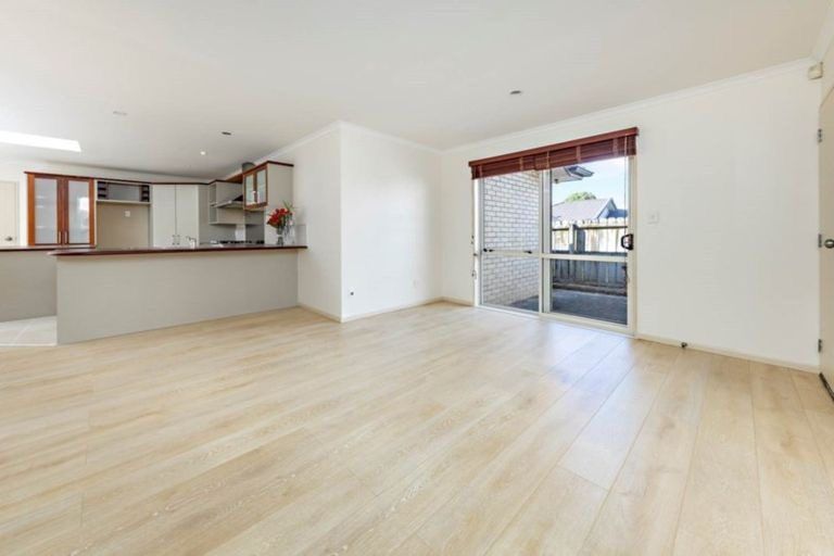 Photo of property in 16 Mordane Place, Flat Bush, Auckland, 2016