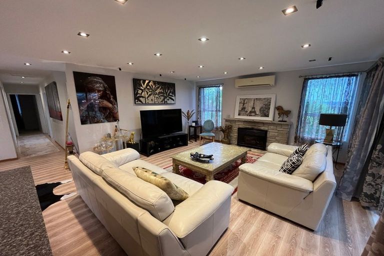 Photo of property in 17 Radiata Lane, Chatswood, Auckland, 0626