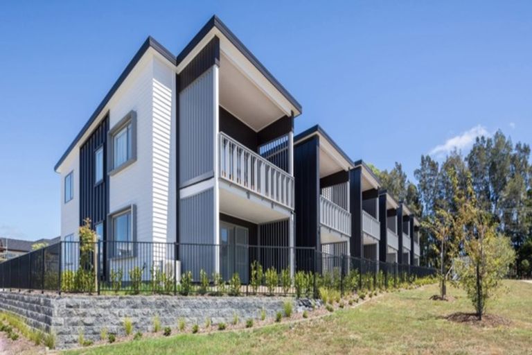 Photo of property in 8/27 Dida Park Drive, Kumeu, 0810