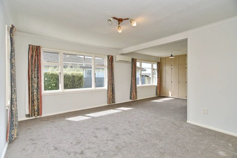 Photo of property in 34 Appleby Crescent, Burnside, Christchurch, 8053