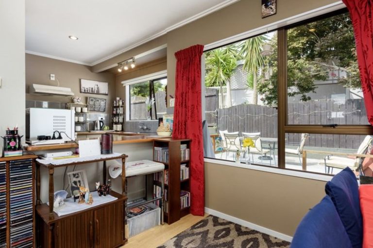 Photo of property in 14b Pokapu Place, Bethlehem, Tauranga, 3110