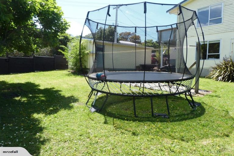 Photo of property in 68 Lake Road, Northcote, Auckland, 0627