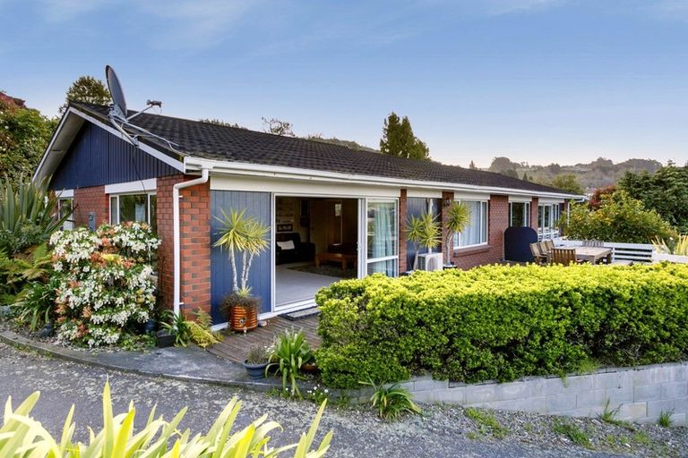 Photo of property in 2/13 Scenic Heights, Acacia Bay, Taupo, 3330