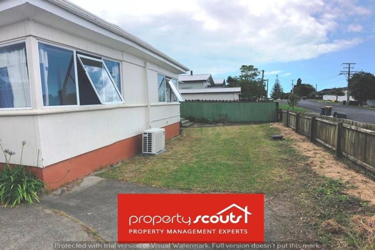 Photo of property in 9 Karaka Street, New Lynn, Auckland, 0600