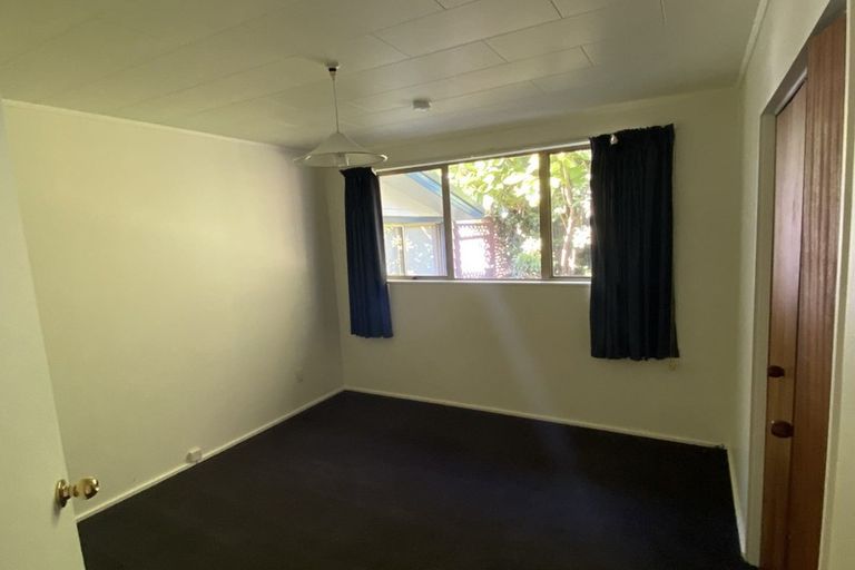 Photo of property in 8d Nevada Drive, Merrilands, New Plymouth, 4312
