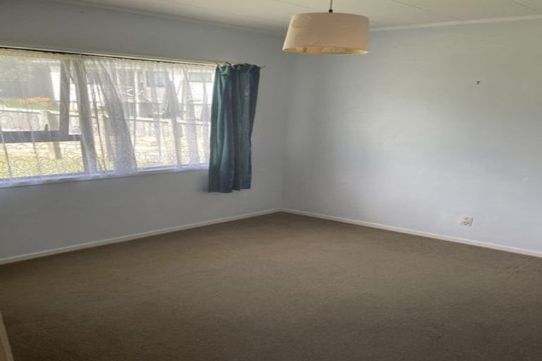 Photo of property in 11 Santiago Crescent, Unsworth Heights, Auckland, 0632