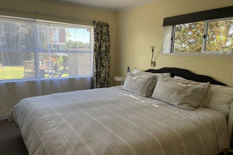 Photo of property in 56 Scott Avenue, Mangere Bridge, Auckland, 2022