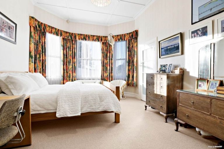 Photo of property in 290 Waitakere Road, Taupaki, 0782