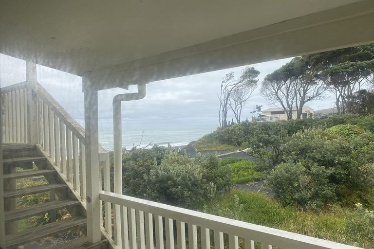 Photo of property in 12 Point Road, Mokau, 4376