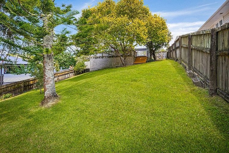 Photo of property in 241 Glengarry Road, Glen Eden, Auckland, 0602