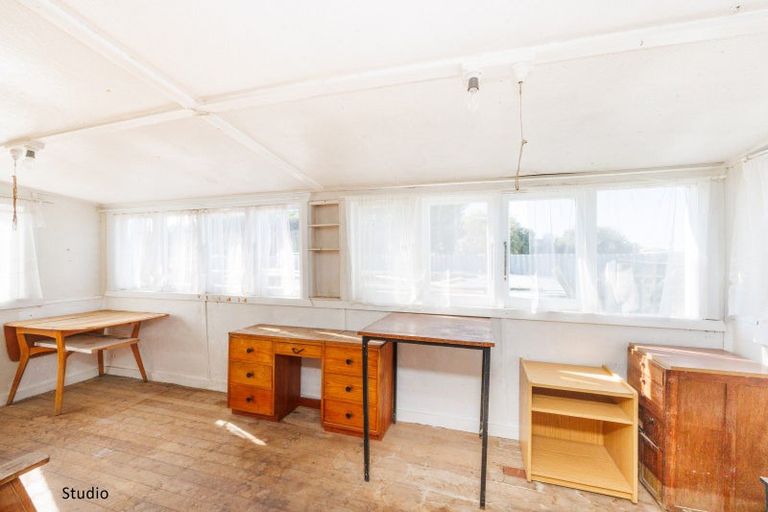 Photo of property in 12 Beach Street, Tangimoana, 4822