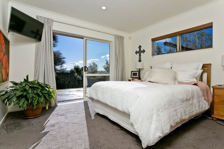 Photo of property in 53 Bluebird Crescent, Unsworth Heights, Auckland, 0632