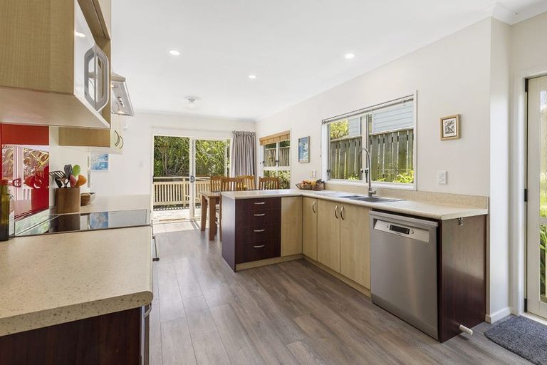 Photo of property in 2 Corlett Road, Plimmerton, Porirua, 5026