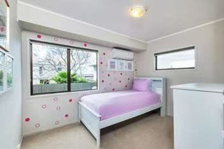 Photo of property in 18 Rogers Avenue, Eastern Beach, Auckland, 2012