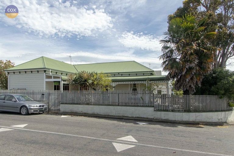 Photo of property in 27 Napier Terrace, Hospital Hill, Napier, 4110