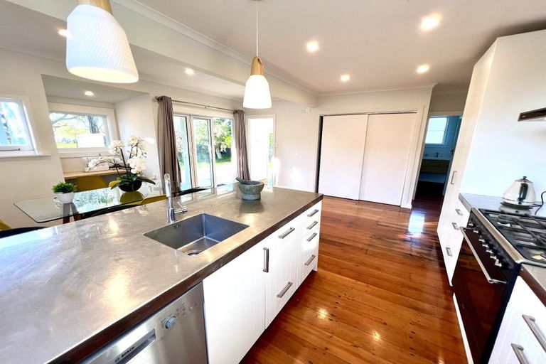 Photo of property in 2 Brassey Street, Waverley, 4510