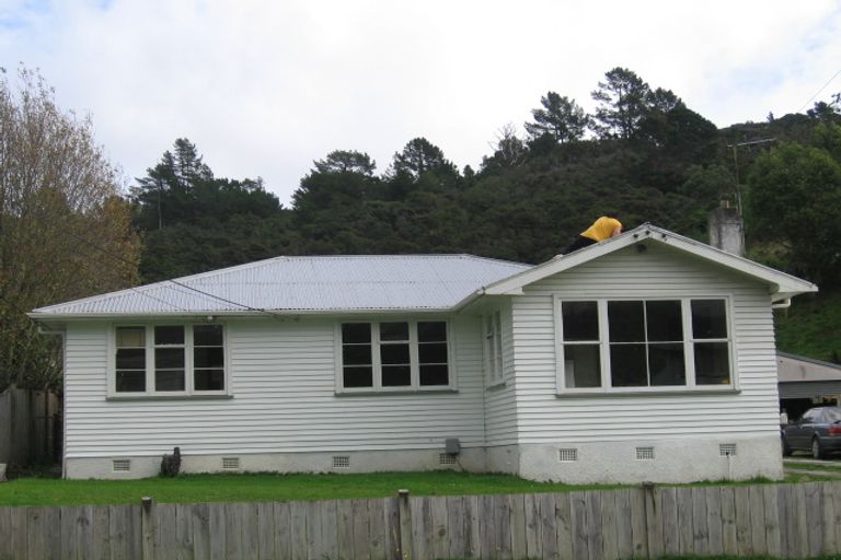 Photo of property in 6 Wainhouse Street, Stokes Valley, Lower Hutt, 5019