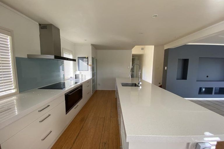 Photo of property in 66 Tauhinu Road, Greenhithe, Auckland, 0632