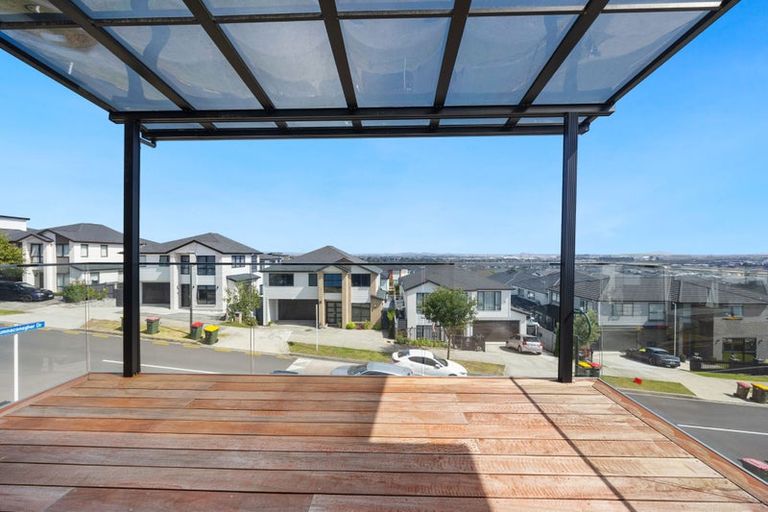 Photo of property in 2 Drumnaconagher Road, Flat Bush, Auckland, 2019