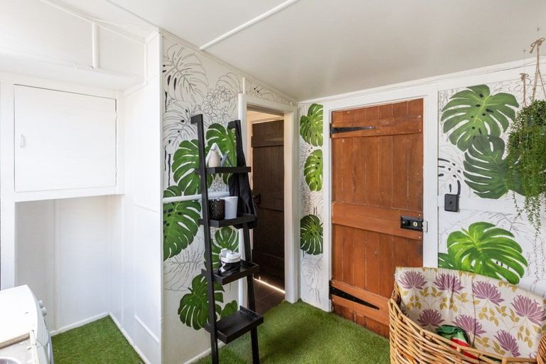 Photo of property in 18 Chaucer Road, Hospital Hill, Napier, 4110