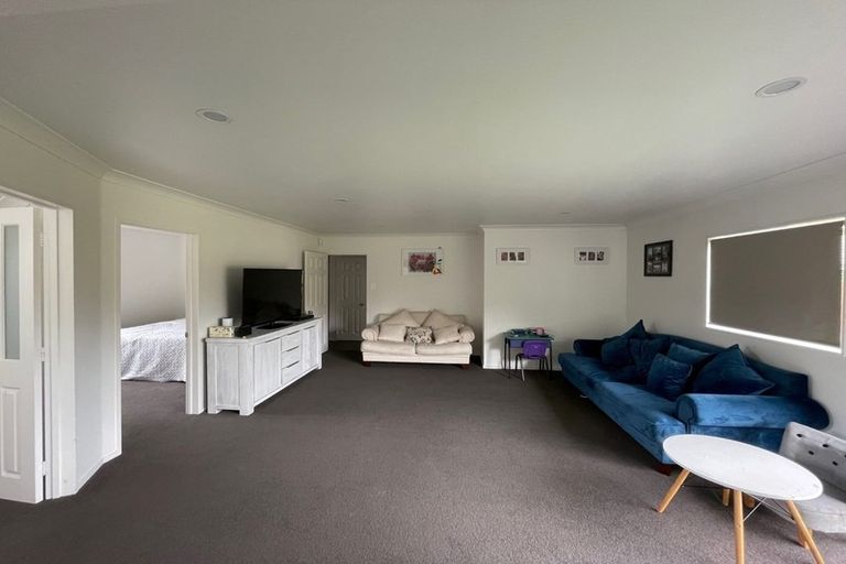 Photo of property in 14 Hagen Close, Golflands, Auckland, 2013