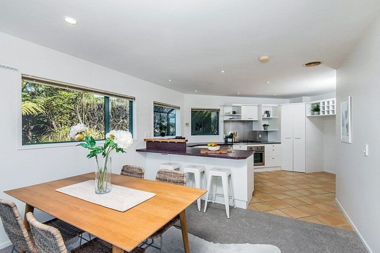 Photo of property in 44 Dress Circle, Newlands, Wellington, 6037