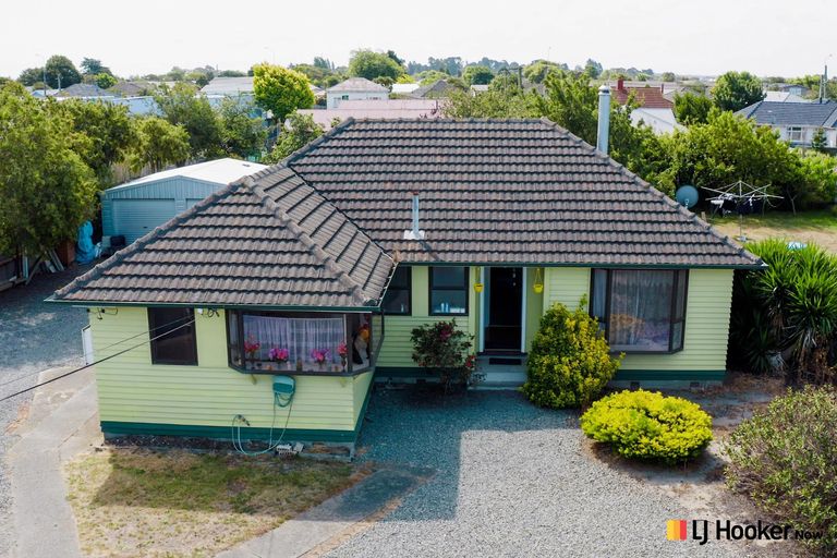 Photo of property in 15 Merrington Crescent, Aranui, Christchurch, 8061