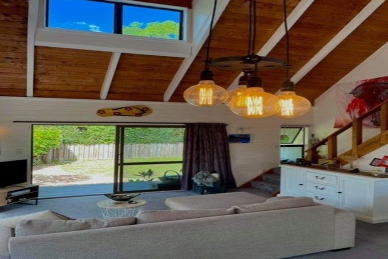 Photo of property in 6 Shearwater Street, One Tree Point, 0118