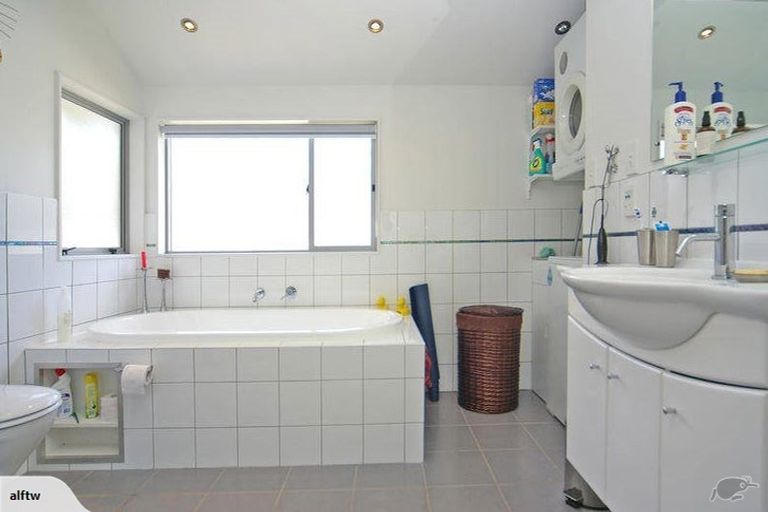 Photo of property in 96 Awarua Street, Ngaio, Wellington, 6035