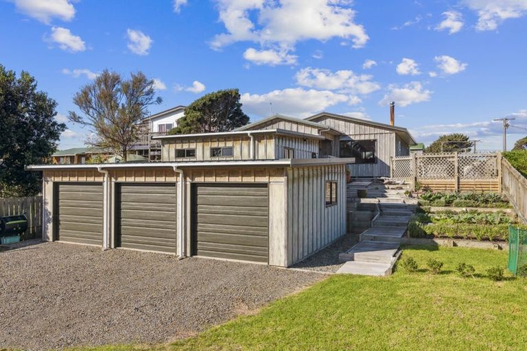 Photo of property in 24 Rodney Avenue, Te Horo Beach, Otaki, 5581