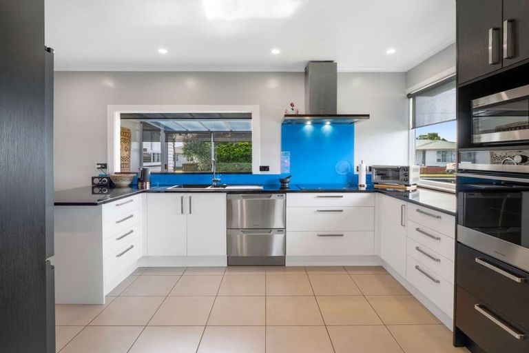 Photo of property in 16 Meadowvale Drive, Levin, 5510