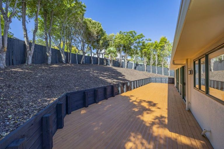 Photo of property in 16 Taroka Close, Pinehill, Auckland, 0632