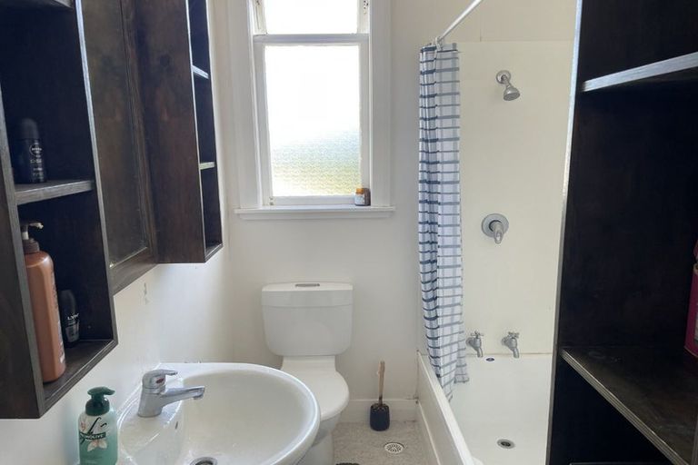 Photo of property in 3/133 Kelburn Parade, Kelburn, Wellington, 6012