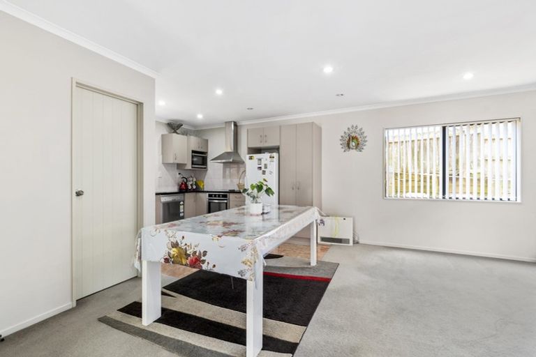 Photo of property in 21 Andover Way, Goodwood Heights, Auckland, 2105