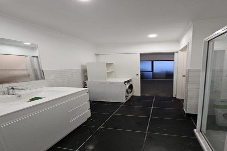 Photo of property in 13 Deanna Drive, West Harbour, Auckland, 0618