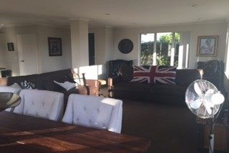 Photo of property in 9 Bonny Crescent, Massey, Auckland, 0614