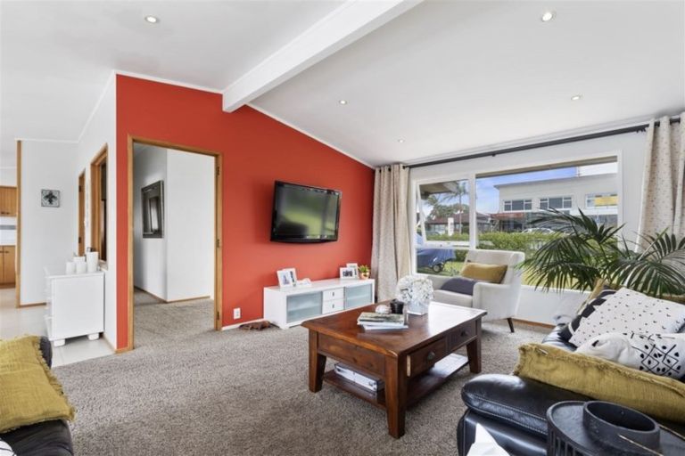 Photo of property in 1/51 East Coast Road, Milford, Auckland, 0620