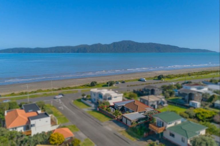Photo of property in 1 Toru Road, Paraparaumu Beach, Paraparaumu, 5032