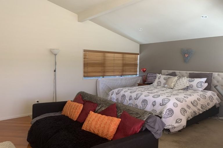 Photo of property in 2c Braemar Road, Castor Bay, Auckland, 0620
