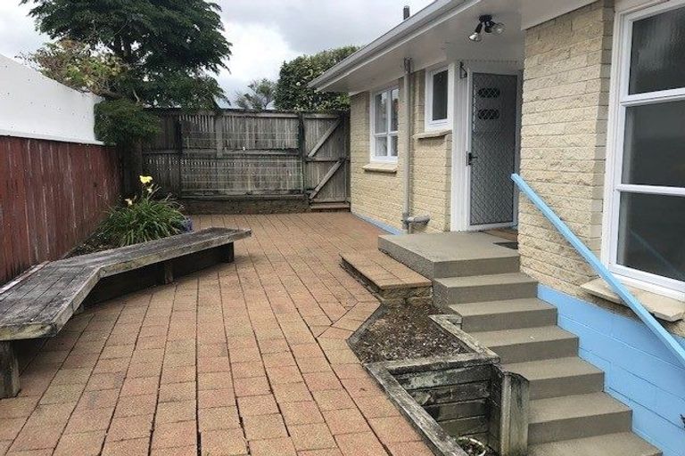 Photo of property in 1/1 Wycherley Drive, Bucklands Beach, Auckland, 2014