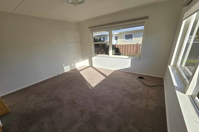 Photo of property in 6 Matthews Road, Wainuiomata, Lower Hutt, 5014