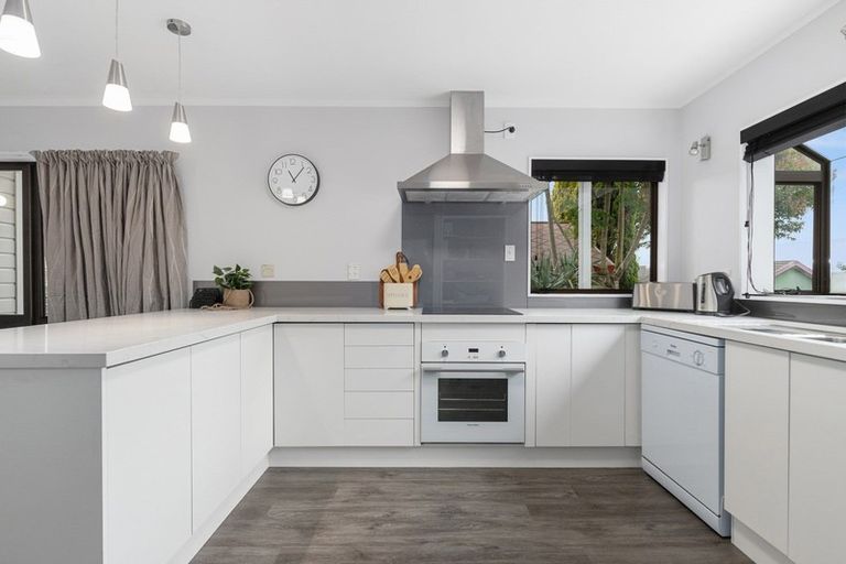 Photo of property in 12 Houhere Place, Pukete, Hamilton, 3200