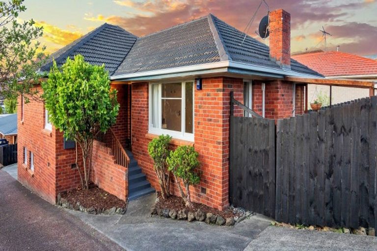 Photo of property in 95 Hutchinson Avenue, New Lynn, Auckland, 0600