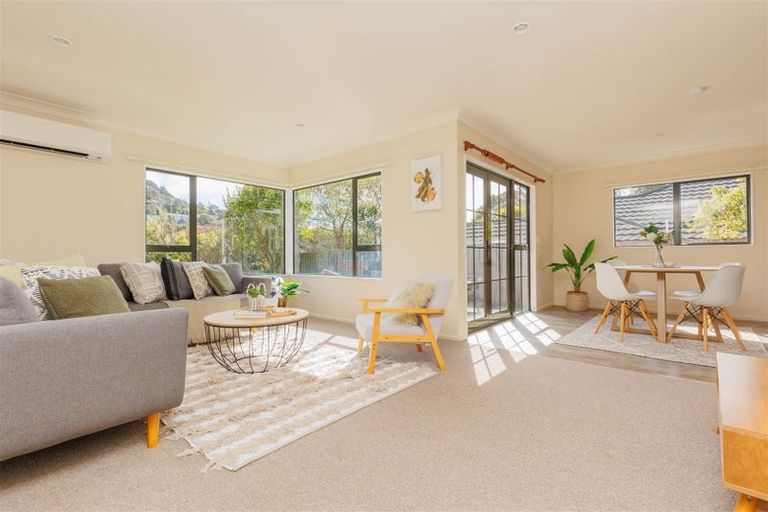 Photo of property in 6/15 Glanmire Road, Newlands, Wellington, 6037